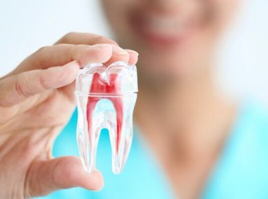 چرا از ایمپلنت دندان استفاده می‌کنیم؟