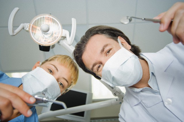 درباره الزام دستیاران دندان‌پزشکی به اخذ گواهی نامه مهارت‌آموزی