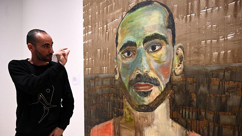 نقاشی با مسواک پناهنده ایرانی را نامزد معترترین جایزه هنری استرالیا کرد